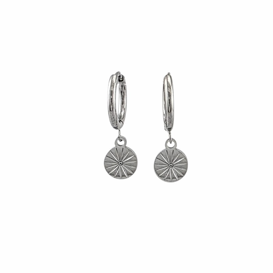 Boucles d’oreilles minimalistes hypoallergéniques au style bohème chic.