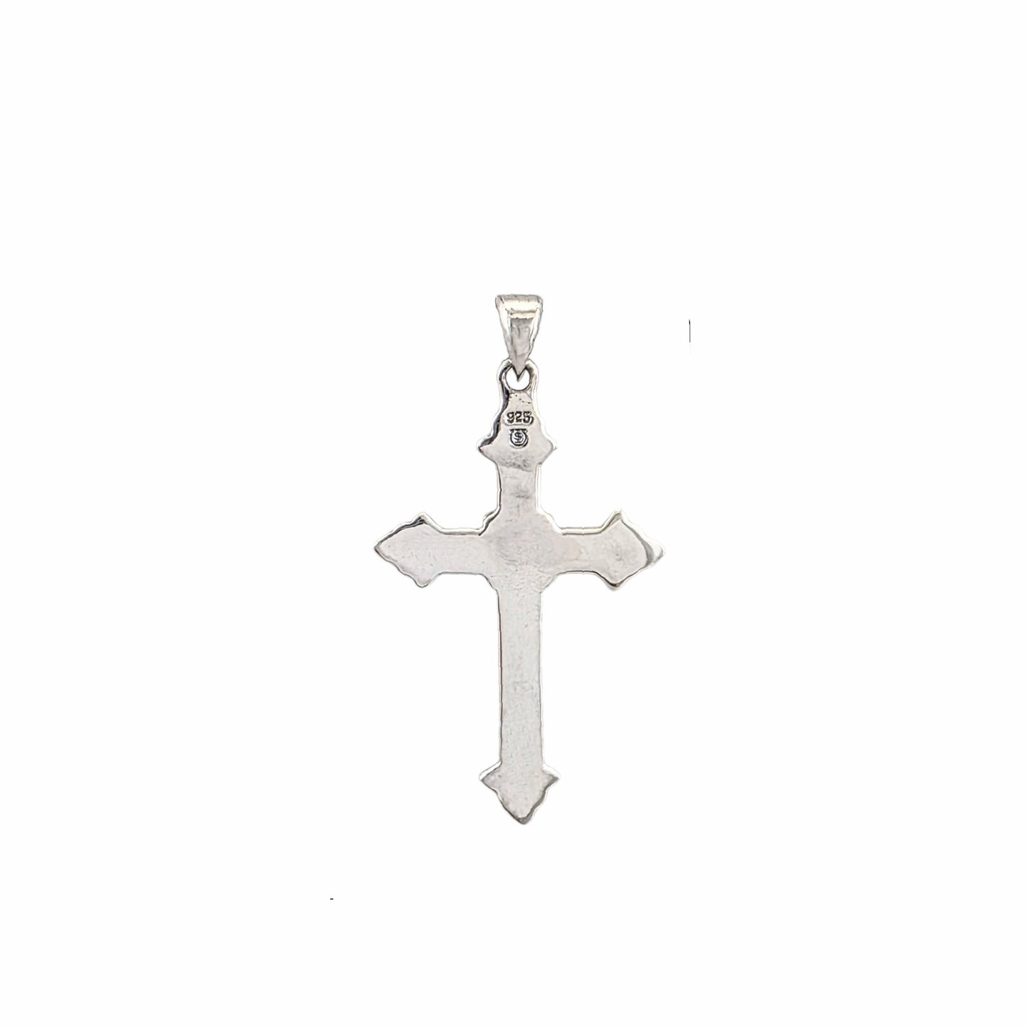 Pendentif croix gothique ornée en argent sterling 925 oxydé avec zircon ovale serti au centre, détails granulés en relief, 48x26mm, fond blanc
