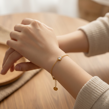 Bracelet fin doré avec pierre ronde minimaliste et féminin en acier inoxydable