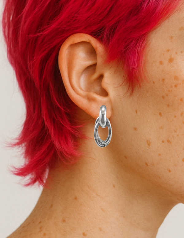 Boucles d’oreilles Éclat entrelacé acier inoxydable argenté vue de profil