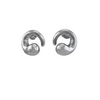 Éclat entrelacé – Boucles d’oreilles argentées 16 mm en acier inoxydable (vue de face)