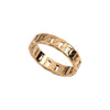 Bague dorée style chaîne cubaine avec maillons brillants et épais, présentée sur fond blanc