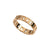 Bague dorée style chaîne cubaine avec maillons brillants et épais, présentée sur fond blanc