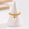 Bague dorée perlée avec perle pendante – Perla par Alberto Bijoux