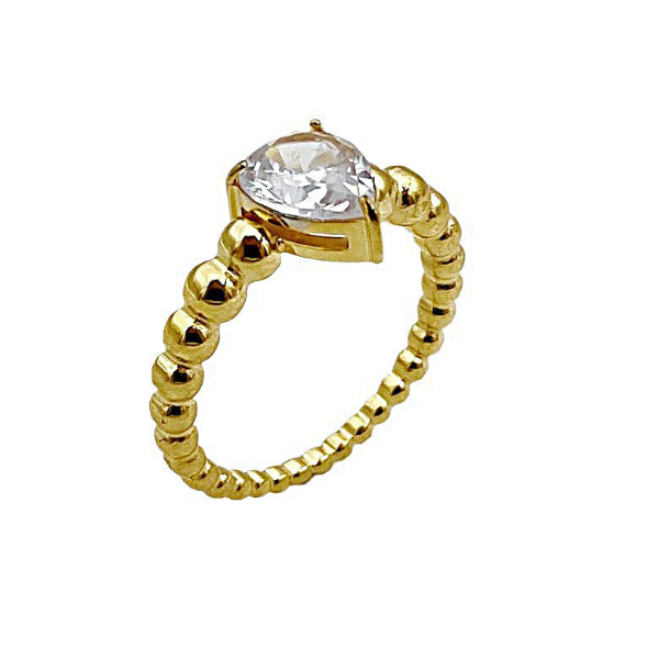 Bague dorée avec perles blanches et petit cœur, posée sur fond blanc