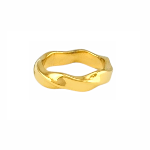 Bague dorée fluide et organique, minimaliste et sculptée