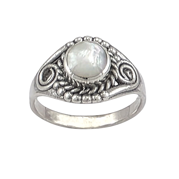 Bague vintage Lyra en argent sterling avec nacre ronde iridescente, détails perlés ornementaux et motifs spirales sculptés