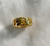Bague dorée effet tressé en maillons larges, style moderne et brillant