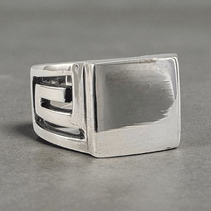 Bague Homme Carrée en Argent 925 – Style Minimaliste Gravure Grecque - Alberto Bijoux