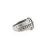 Bague chevalière en argent sterling avec croix templière centrale, billes polies et texture martelée, design gothique imposant