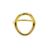 Bague dorée avec cercle organique irrégulier, au design minimaliste et naturel, présentée sur fond blanc - Alberto bijoux