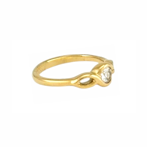 Bague dorée en acier avec pierre verte en forme de cœur – bijou délicat pour femme
