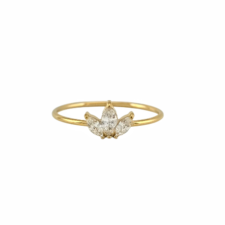 Bague dorée fine avec trois zircons en forme de pétales, motif fleur de lotus délicate - Alberto bijoux 