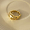 Bague dorée martelée ajustable – Nova par Alberto Bijoux