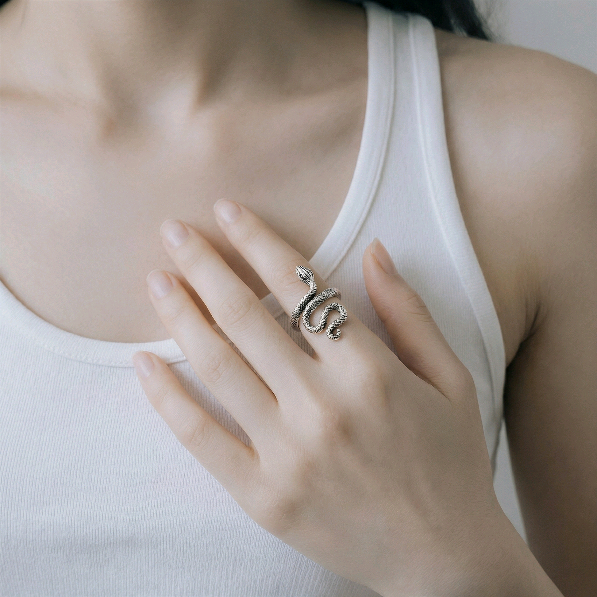 Vipère Hypnotique Argent Sterling 925 - Bague Serpent Écailles Diamantées - Alberto Bijoux