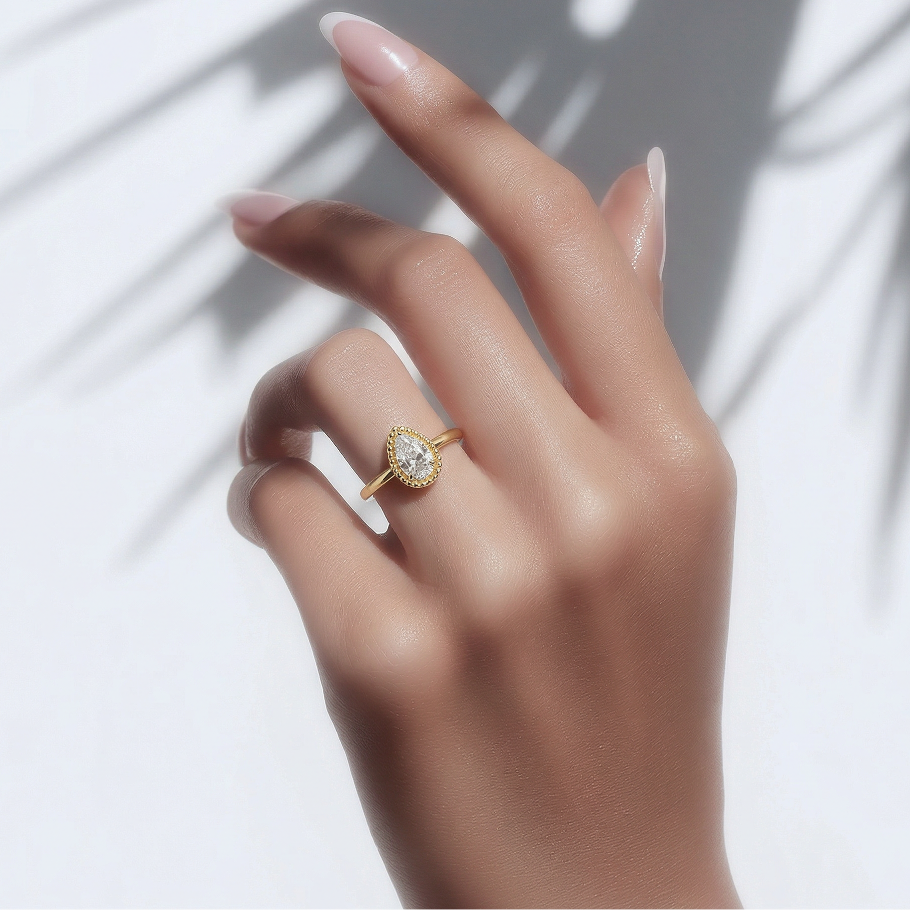 Bague solitaire en acier doré 