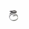 Bague serpent argentée avec design spiral enroulé, tête sculptée texturée et queue polie, tailles 6 à 9 sur fond blanc
