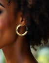 Boucles d’oreilles créoles épaisses dorées en acier inoxydable, disponibles en 20 mm et 30 mm. Alberto bijoux bijouterie montreal 