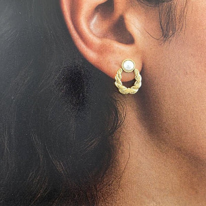 Boucles d’oreilles dorées en acier inoxydable – Tressées avec perle blanche - Alberto Bijoux