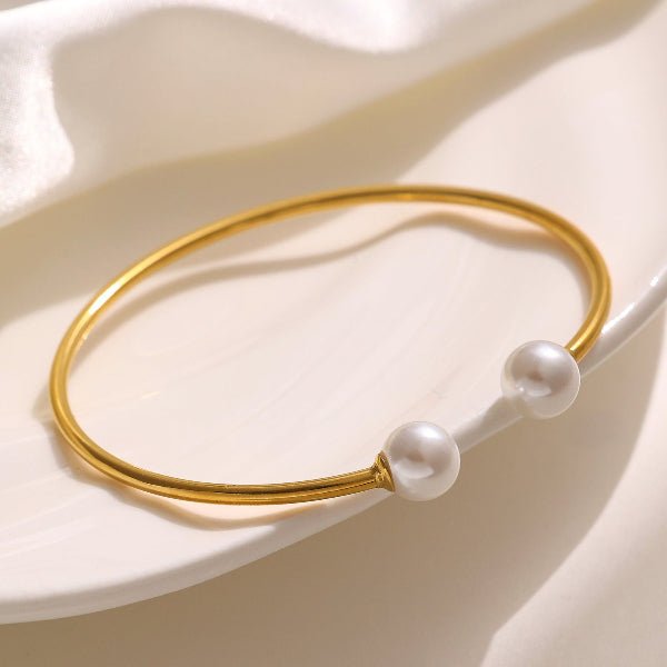 Bracelet “Perla” – Jonc Doré à Perles Blanches - Alberto Bijoux