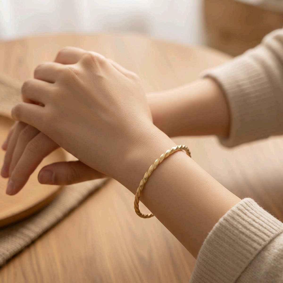 Bracelet “Twista” – Bangle Doré Sculpté - Alberto Bijoux