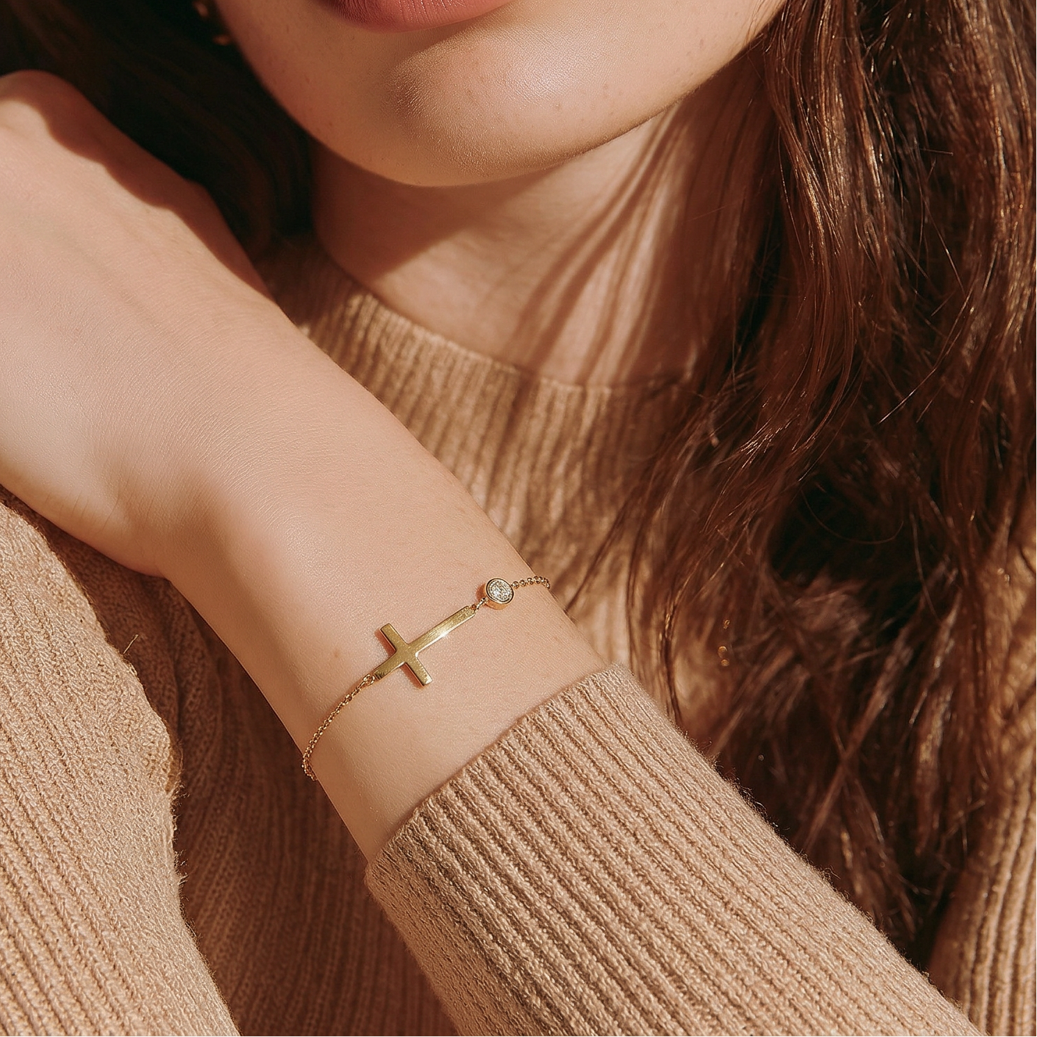 Bracelet doré Croix & Cristal – Finesse Spirituelle - Alberto Bijoux