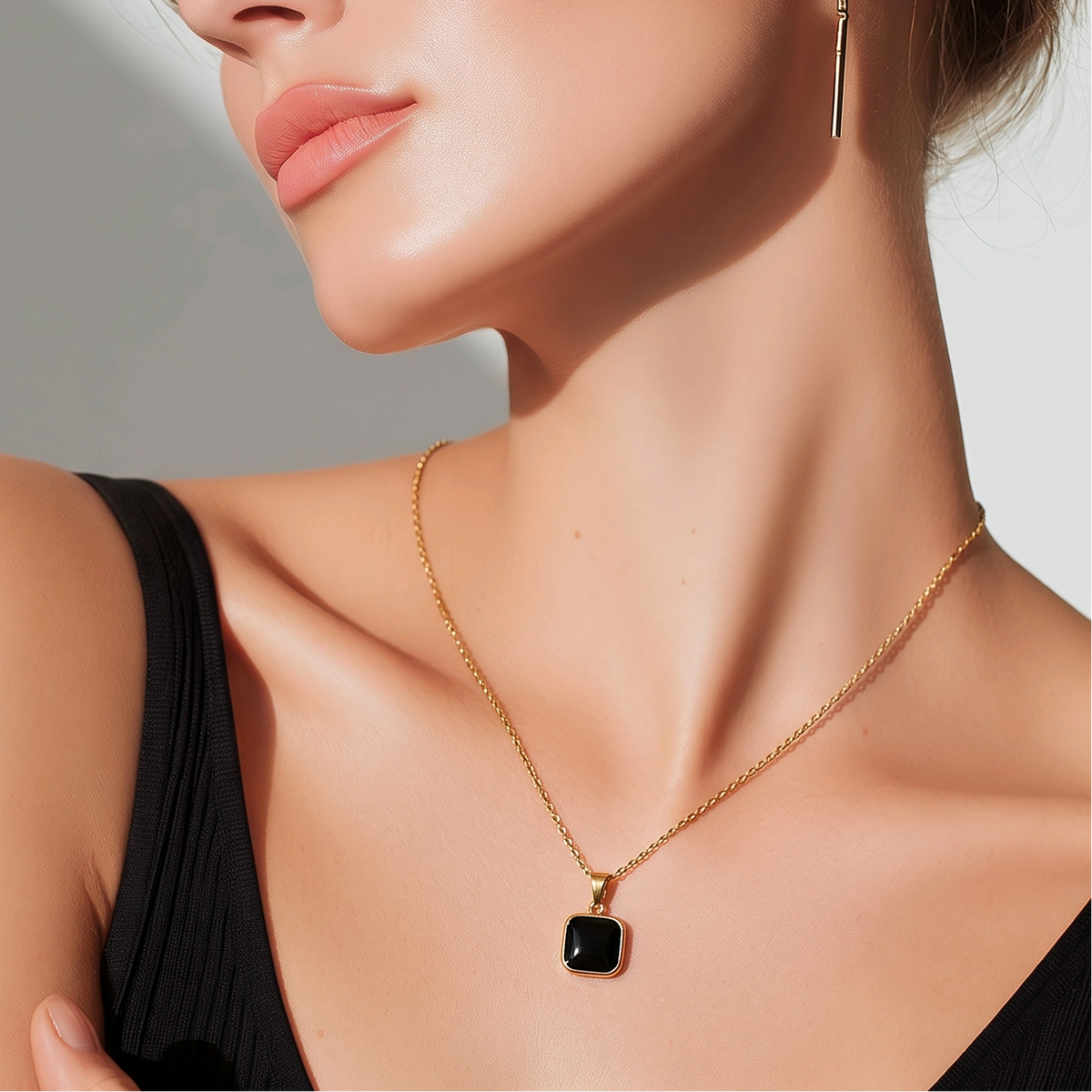 Carré noir chic – Pendentif doré en acier inoxydable avec chaîne - Alberto Bijoux