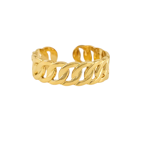 Bague dorée ouverte avec motif chaîne stylisé, posée sur fond blanc
