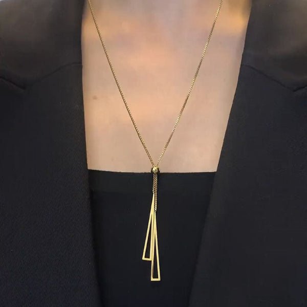 Collier “Alta” – Chaîne Dorée & Double Pendentif Triangulaire - Alberto Bijoux