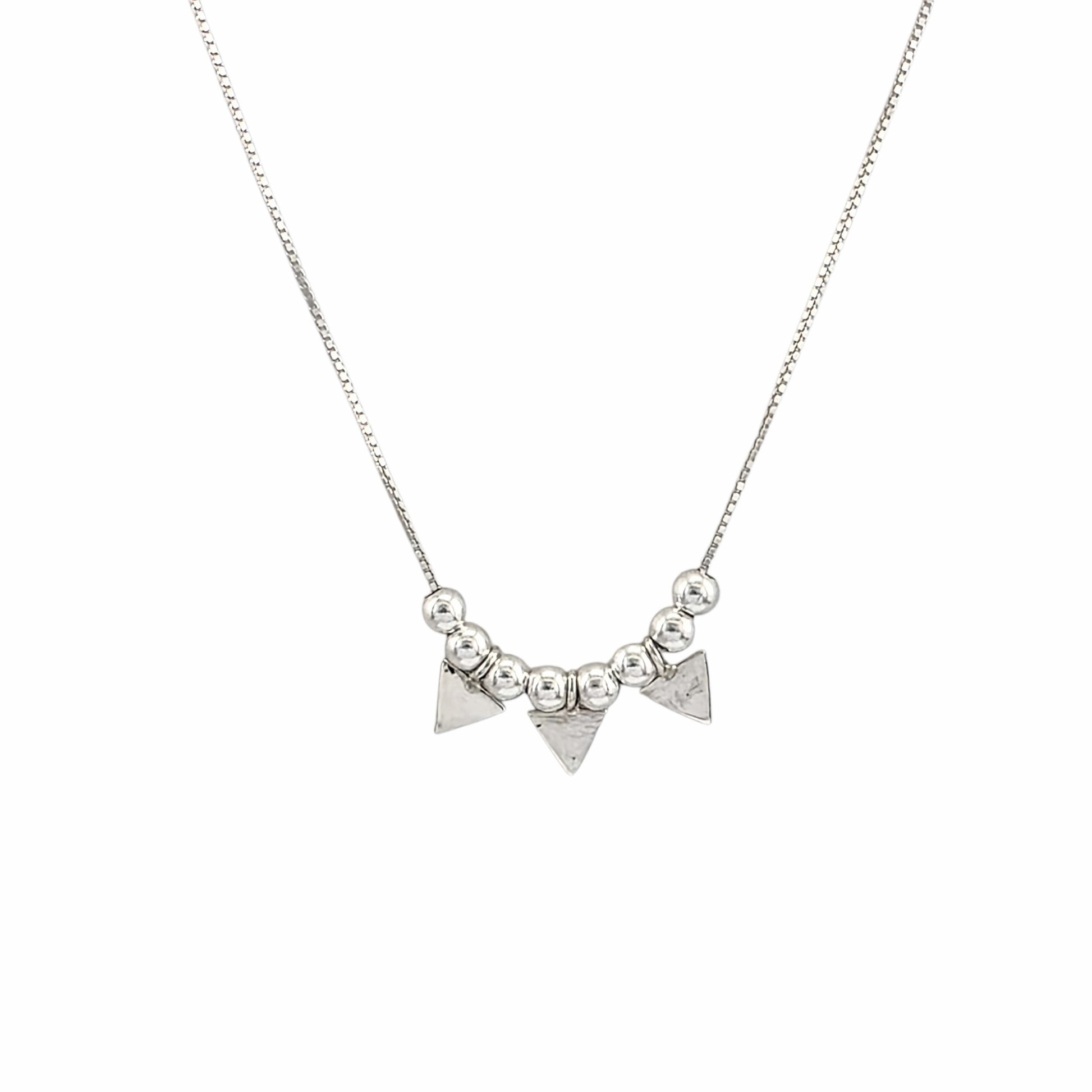 Collier perles triangles argent 925 géométrique texture martelée 16 pouces fin délicat minimaliste