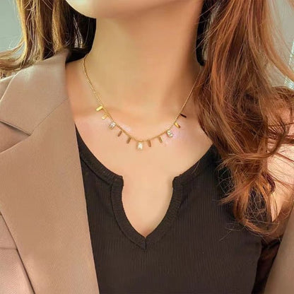 Collier “Rayna” – Chaîne Dorée & Pampilles Rectangle Zircon - Alberto Bijoux