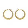Boucles d'oreilles créoles dorées XXL 46x46mm avec design rope twist torsadé et finition brillante sur fond blanc