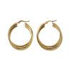 Boucles d'oreilles créoles dorées 40x35mm avec design triple anneaux sculptés tubulaires et finition brillante sur fond blanc