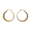 Boucles d'oreilles créoles dorées épaisses 32x29mm largeur 15mm avec finition brillante et fermeture à charnière sur fond blanc