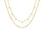 Collier doré à deux rangs avec petits pendentifs carrés, style délicat et moderne, présenté sur fond blanc