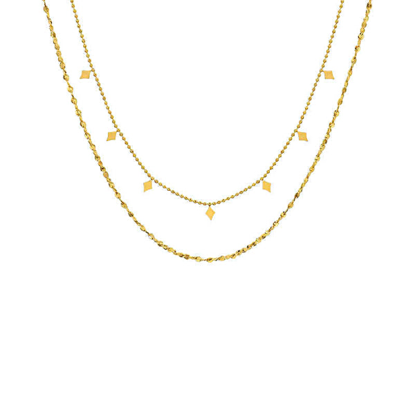 Collier doré à deux rangs avec petits pendentifs carrés, style délicat et moderne, présenté sur fond blanc