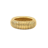 Bague dorée extensible à reliefs rainurés réguliers, posée sur fond blanc