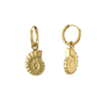 Mini créoles dorées avec pendentif fossile vue latérale