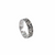 Bague jonc en argent sterling avec design de spirales tourbillonnantes, fini oxydé contrasté, vue d'angle montrant les détails du motif