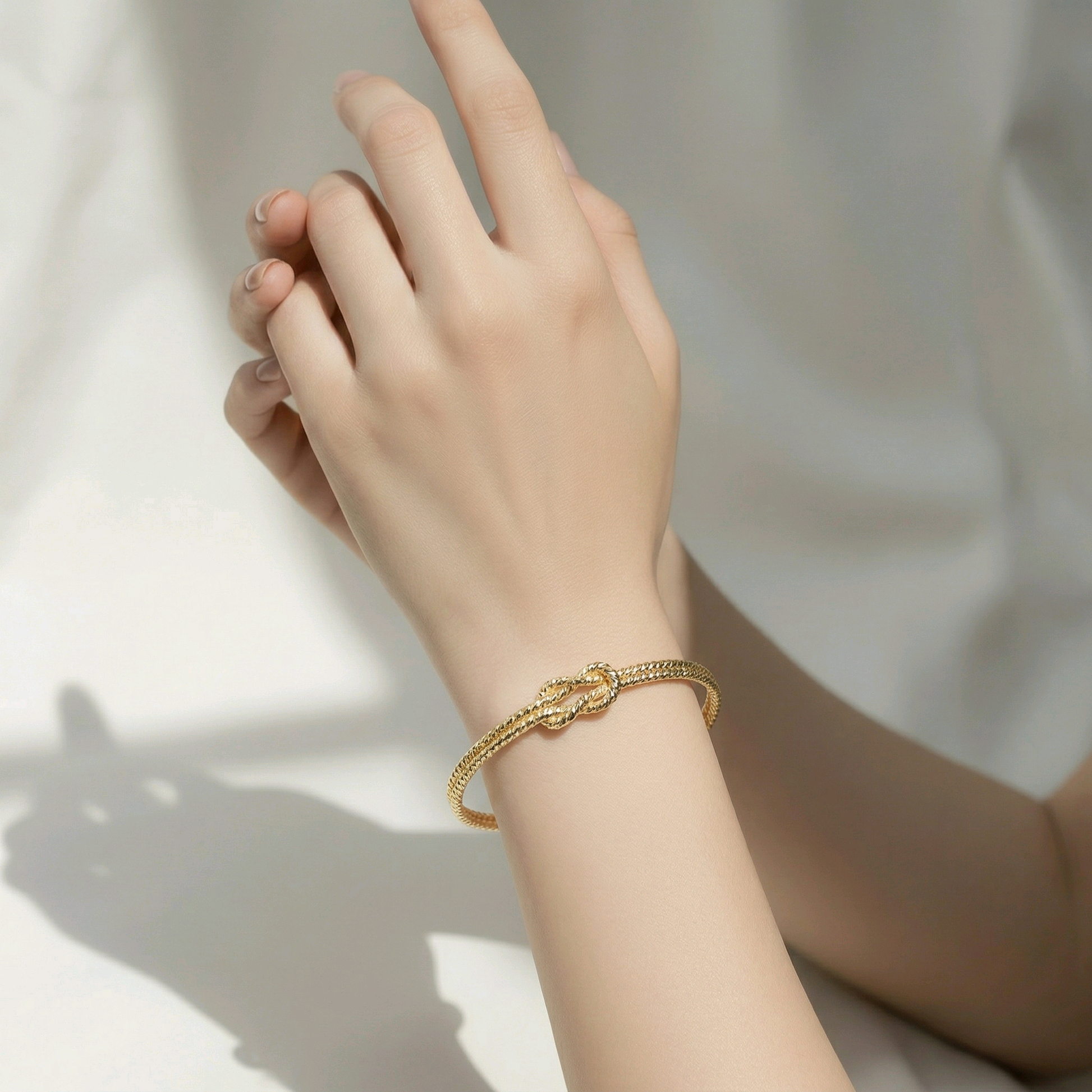 Lien Doré – Jonc Nœud Minimaliste - Alberto Bijoux