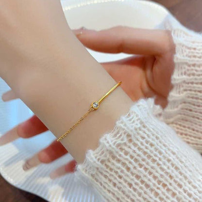 Éclat Doré – Bracelet Demi - Rigide avec Pierre Brillante - Alberto Bijoux