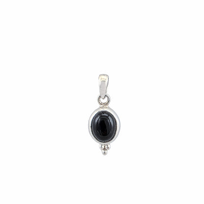 Pendentif onyx noir naturel cabochon ovale serti en argent sterling 925 poli avec détail granulé, 16x10mm, fond blanc