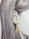 Boucle d’oreille dorée longue en forme de goutte – modèle Larme Dorée en acier inoxydable