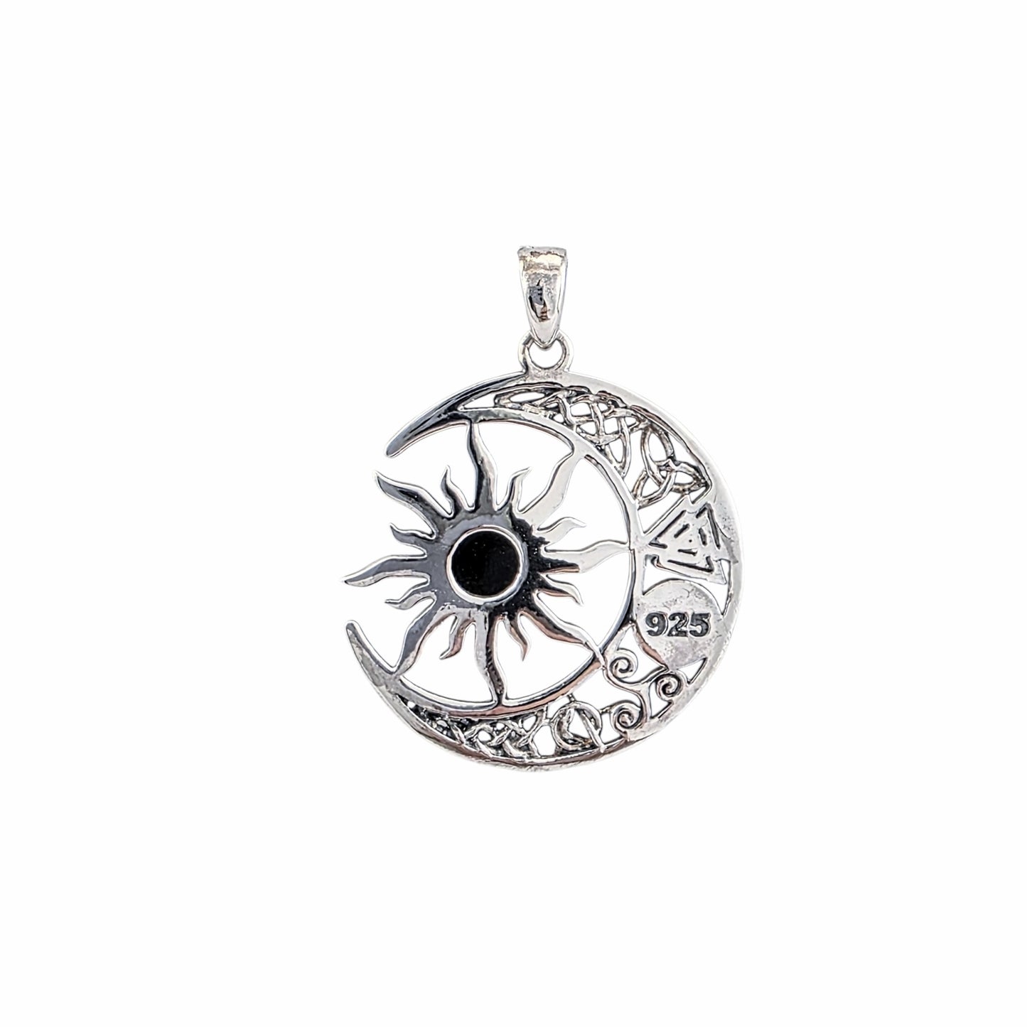 Pendentif lune croissante en argent sterling 925 oxydé avec soleil rayonnant et onyx naturel noir serti au centre, symboles celtiques et vikings ajourés, 25mm, fond blanc