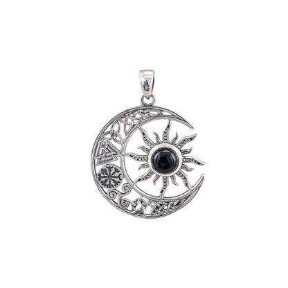 Pendentif lune croissante en argent sterling 925 oxydé avec soleil rayonnant et onyx naturel noir serti au centre, symboles celtiques et vikings ajourés, 25mm, fond blanc