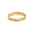 Bague fine dorée avec texture géométrique en relief, posée sur fond clair