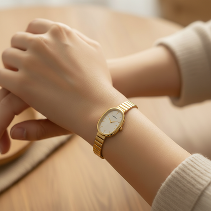 Montre femme ovale dorée cadran argenté bracelet extensible doré rétro chic