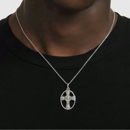 Pendentif croix celtique mariale en argent sterling 925 oxydé, médaillon ovale ajouré avec Vierge Marie et colombe gravées, 27x18mm, fond blanc