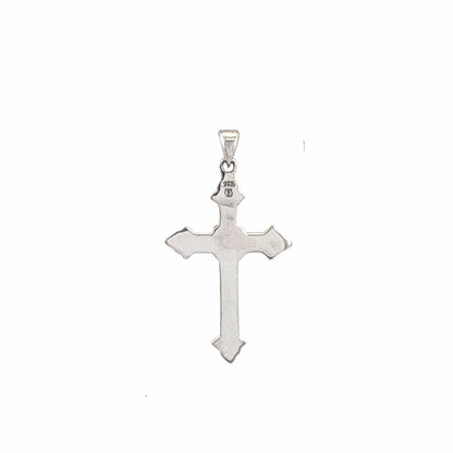 Pendentif croix gothique ornée en argent sterling 925 oxydé avec zircon ovale serti au centre, détails granulés en relief, 48x26mm, fond blanc