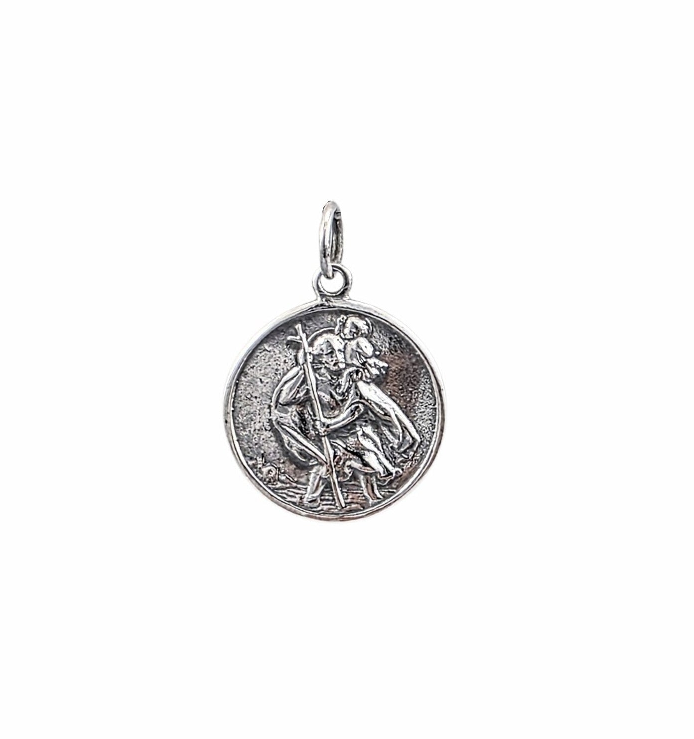 Grande médaille pendentif Saint-Christophe en argent sterling 925 oxydé, scène gravée en haut-relief avec saint portant l'enfant Jésus, style médaille ancienne, 19mm, fond blanc